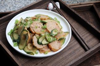 黄瓜炒豆皮肉卷成品图