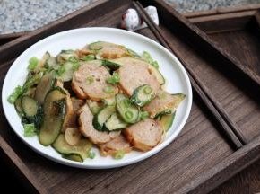 黄瓜炒豆皮肉卷成品图
