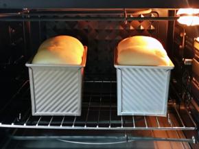 烤网入烤箱下层，上下管155度烤40分钟，注意观察上色情况，上色立即＋盖一张锡纸！（具体温度及时间根据自家烤箱性能另定）