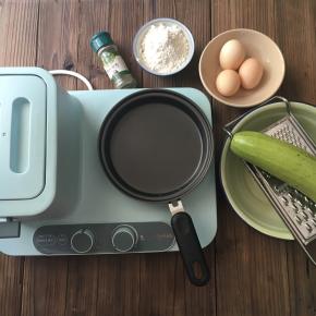 准备好所有食材，西葫芦洗干净