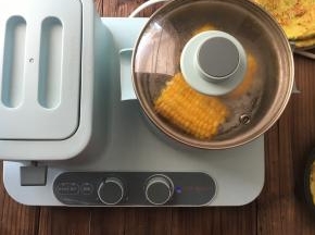 用锅子蒸根用米，小朋友也是最爱，简单方便营养的早餐就做好啦，