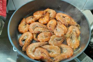 大火翻炒成红色。