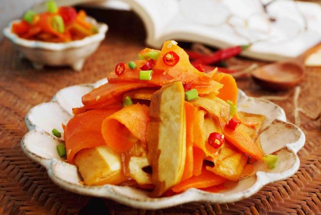 补充多种维生素豆干素炒胡萝卜