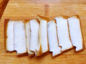 豆干打斜刀片，入味面积大，口感更香