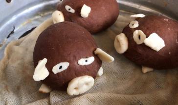 醒发10分钟，冷水上锅蒸，上气后转小火蒸10分钟