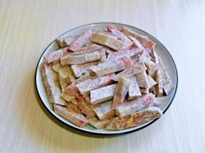 取出蒸熟的芋头，把肉糜淋在上面就可以啦！