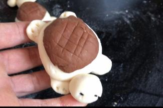 全部做完后，放入蒸屉中，醒发10分钟，冷水上锅蒸