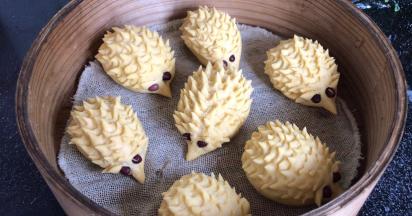 放入蒸屉中，醒发10分钟