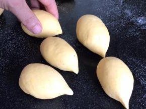 再捏出尖尖的小刺猬的嘴部
