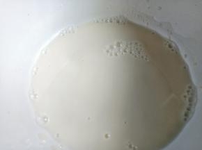 高筋面粉20克加60克清水搅拌均匀，不能有颗粒。