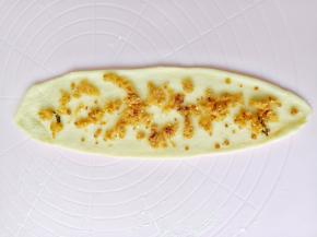 撒上肉松，可以多加一点。