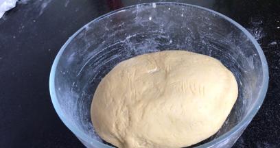 揉成光滑面团，密封发酵至两倍大
