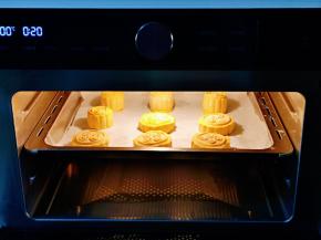 放入蒸烤箱，100度蒸20分钟，焖3分钟。(用蒸锅也冷，冷水上锅蒸)