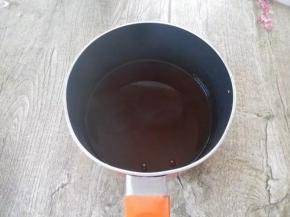 托斯卡纳牛排腌料按1比3添入清水和匀，煮开至浓稠待用