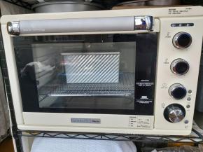 然后放入上火190度下火170度预热好的烤箱，中下层烘烤40-42分钟左右。（温度时间仅供参考）