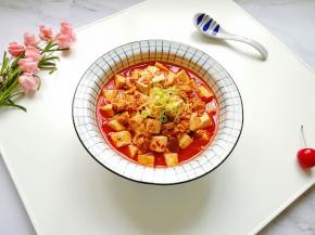 盛出装盘，用葱丝装饰一下。