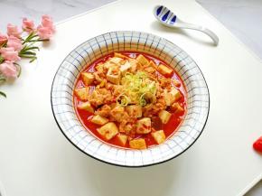 孩子们都添饭了。