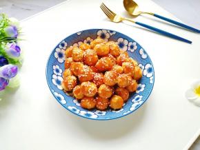 装盘，撒上熟白芝麻。