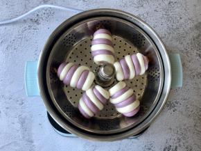 发酵至1.5倍大，用手指按馒头表面，指坑缓慢回弹，即发酵好了。由于温度不同，发酵的时间也不同。