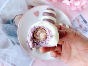 咬上一口，馒头松软可口，香肠皮脆肉质饱满有嚼劲，简直太好吃啦！