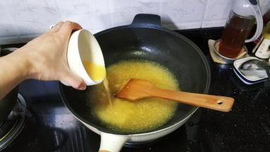 最后倒入水淀粉勾芡