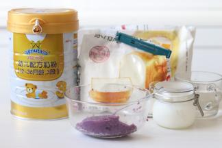 用勺子压成泥，凉晾待用，准备其他食材。