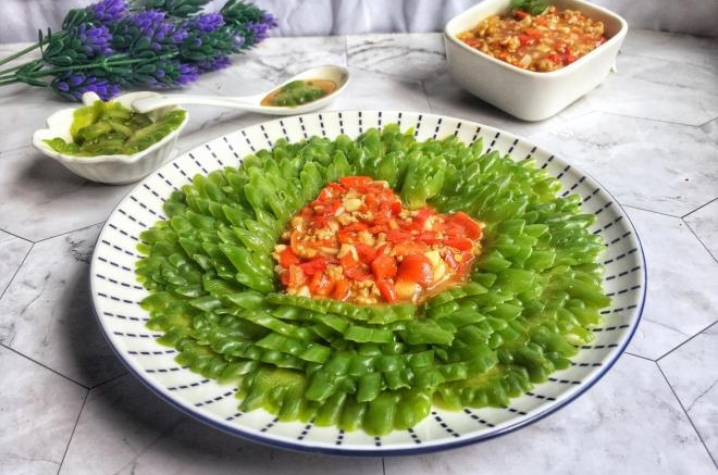 剁椒肉末抱苦瓜