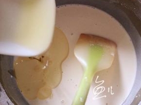 倒入玉米油