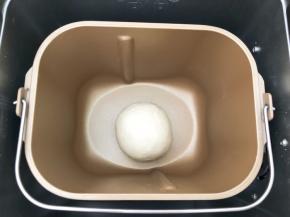 揉成光滑的面团发酵