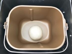 揉成光滑的面团发酵