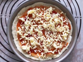 撒上马苏里拉芝士