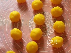 25克一个搓成小圆球备用即可