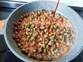 加点生抽调味。