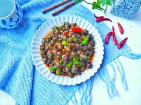 这样一盘炒螺蛳味道够浓，辣得够味。