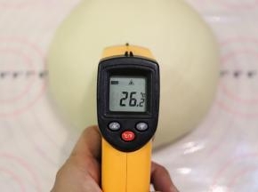 揉好的面团温度最好控制在26度左右。