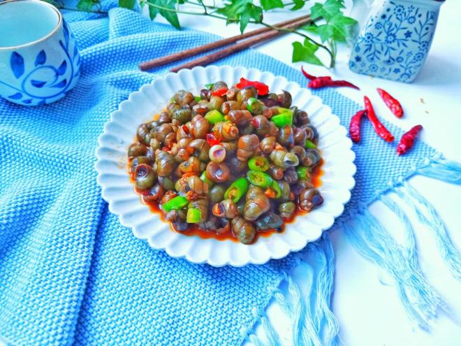 辣香四溢的辣炒螺蛳