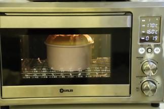 烤箱预热170度，上下火中下层36分钟。