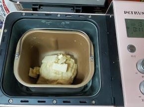 加入软化好的黄油。