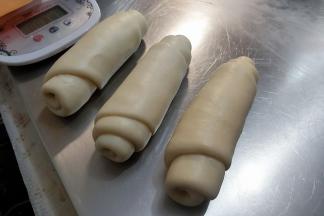 其余两个也同法卷好。