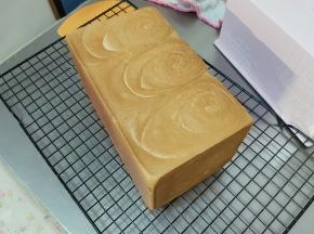 烤制完成后马上取出脱模。