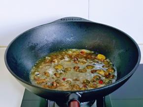 啤酒基本到螺蛳的这个位置，如果觉得不够，可以加入适当的开水。