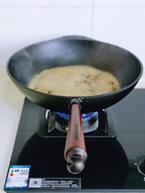 大火烧开后，转小火10分钟左右即可。铸铁锅不容易出现粘锅现象，用料好，锅内温度可以达到更高；档次高，表面光滑，非常好清洗。