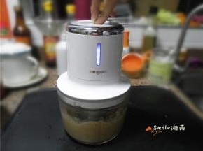 绞成细腻的泥。