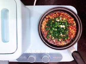 最后把葱花倒入锅中再次翻炒均匀即可