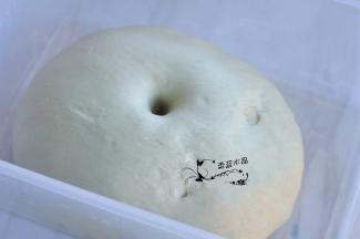 面团发酵40分钟，手指按下不回缩。