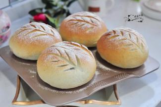 出炉晾至不烫手。