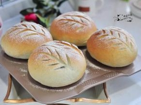 出炉晾至不烫手。