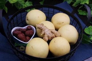 食材：秋梨、生姜、红枣、冰糖。其中生姜可以止咳暖胃，喝的时候有辛辣的口感刺激胃液，促进食欲。