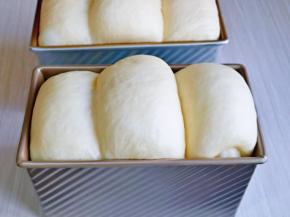 发酵至9分满即可，烤箱提前155度预热。