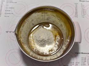 饼皮材料搅拌均匀。